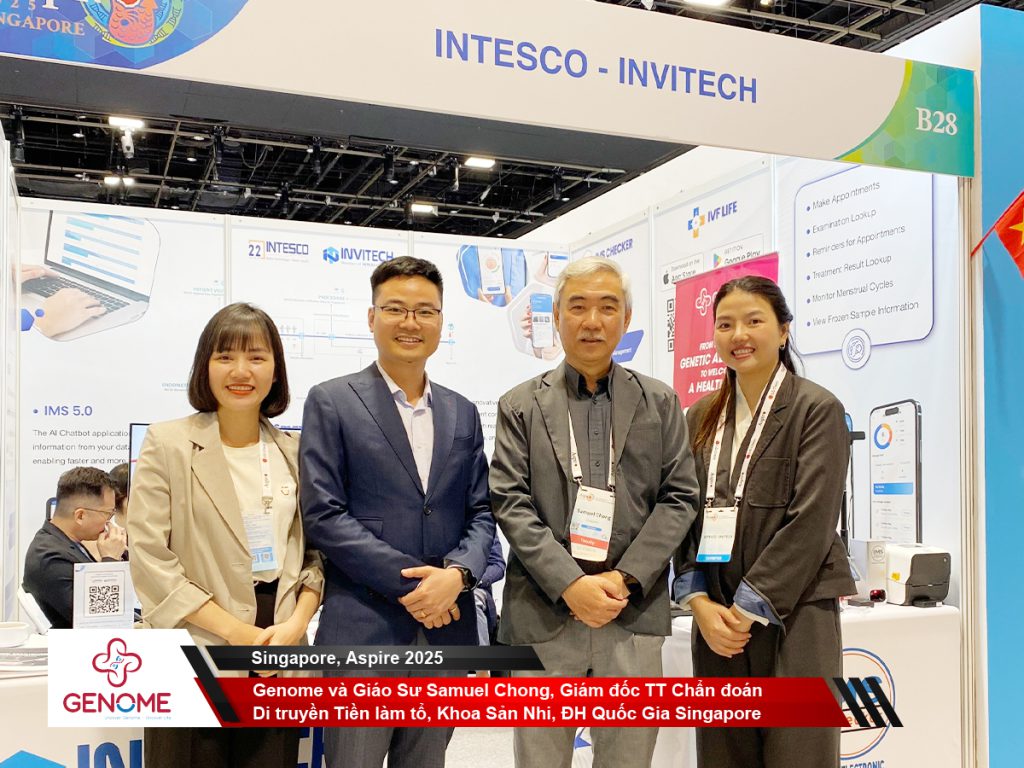 Genome vinh dự được Giáo sư Samuel Chong - Giám đốc TT Chẩn đoán và Di truyền tiền làm tổ đến ghé thăm và trao đổi tại gian hàng